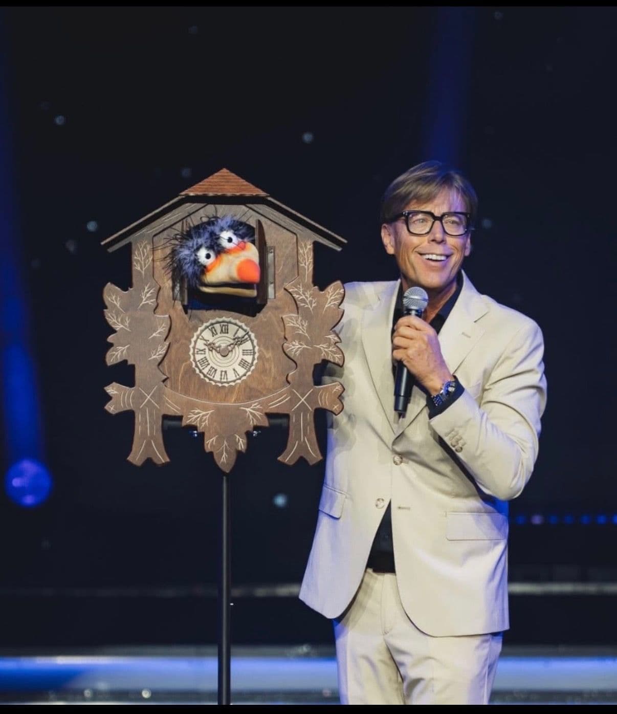 Foto Bühne Bauchredner Kuckucksuhr